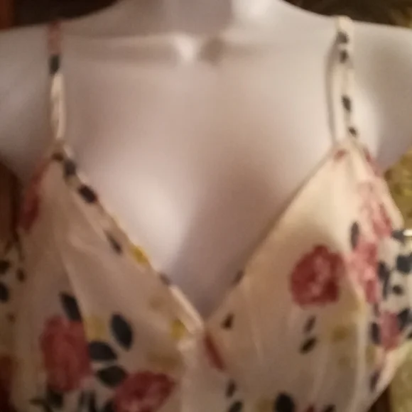 NWT Shein Halter Top with Pretty Lavender Floral Design - Picture 2 of 11